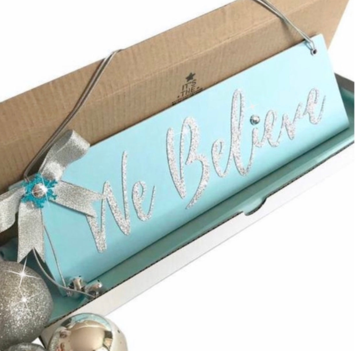 We Believe sign Christmas, 3 colour choices, red, pink or light blue, Believe sign with glitter letters, bow and silver bells